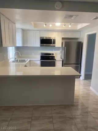 Photo #3: 2493195 Listing 