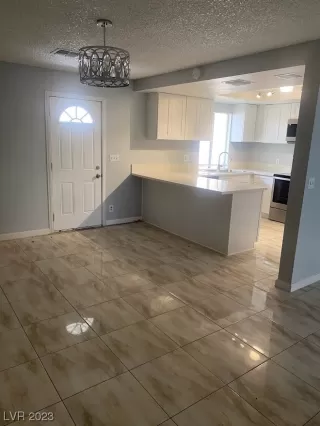 Photo #5: 2493195 Listing 