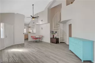 Photo #3: 2493196 Listing 