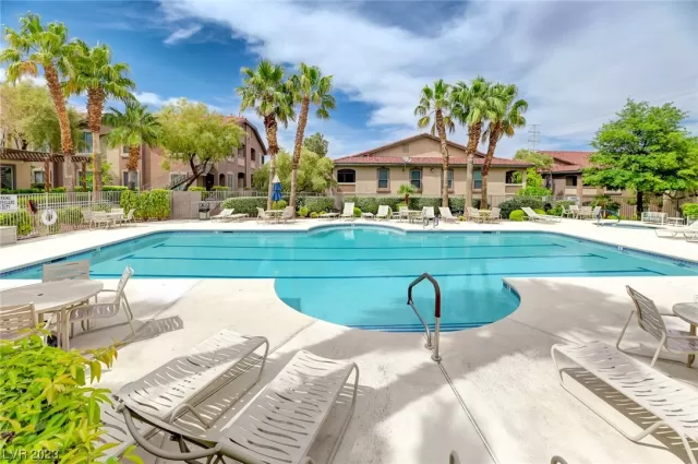 MLS: 2493198 Condo For Sale