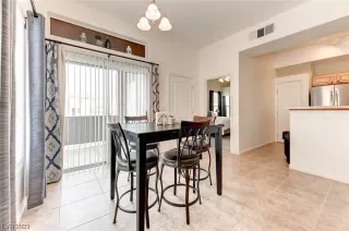 Photo #2: 2493198 Listing