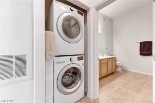 Photo #5: 2493198 Listing