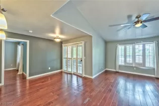 Photo #2: 2493207 Listing