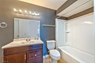 Photo #4: 2493207 Listing