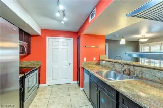 Photo #5: 2493207 Listing