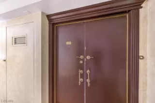 Photo #2: 2493212 Listing 