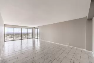 Photo #3: 2493212 Listing 