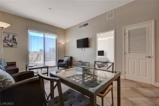 Photo #3: 2493224 Listing 