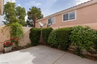 Photo #3: 2493232 Listing 