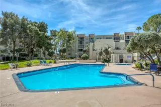 Photo #2: 2493237 Listing