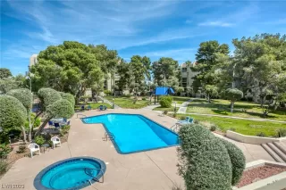 Photo #3: 2493237 Listing