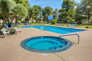 Photo #5: 2493237 Listing