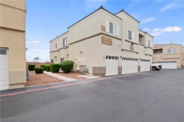 MLS: 2493301 Condo For Sale