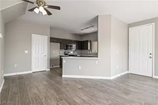 Photo #3: 2493301 Listing