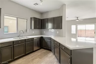 Photo #4: 2493301 Listing