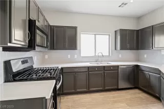 Photo #5: 2493301 Listing