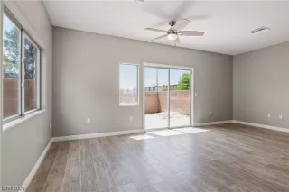 Photo #6: 2493301 Listing