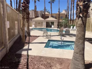 Photo #4: 2493329 Listing 