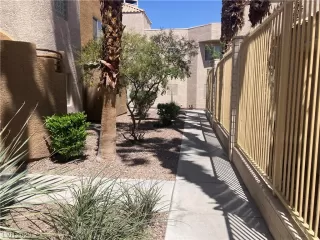 Photo #5: 2493329 Listing 