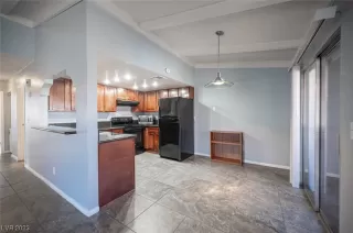 Photo #6: 2493348 Listing