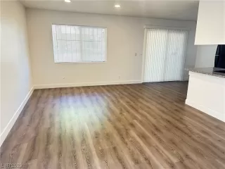 Photo #2: 2493350 Listing 