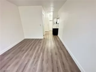 Photo #4: 2493350 Listing 