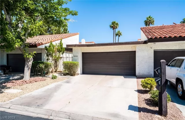 MLS: 2493359 Condo For Sale