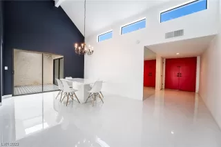 Photo #4: 2493359 Listing