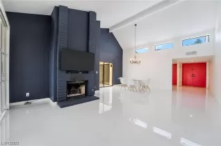 Photo #5: 2493359 Listing