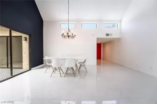 Photo #6: 2493359 Listing