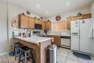 Photo #5: 2493385 Listing 