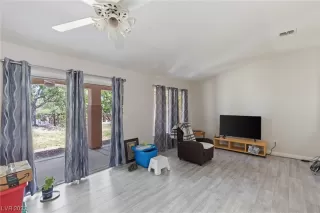 Photo #5: 2493401 Listing