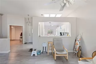 Photo #6: 2493401 Listing