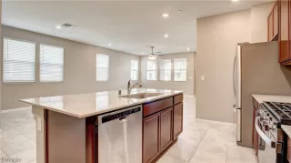 Photo #6: 2493425 Listing 