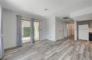 Photo #3: 2493426 Listing