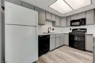 Photo #6: 2493426 Listing