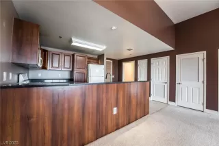 Photo #5: 2493432 Listing 