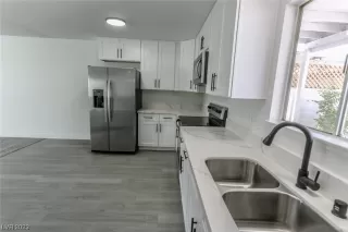 Photo #2: 2493480 Listing