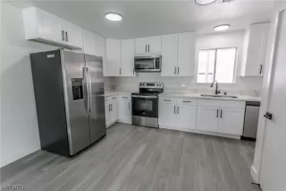 Photo #3: 2493480 Listing