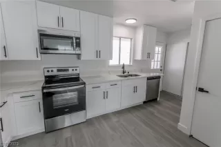 Photo #4: 2493480 Listing