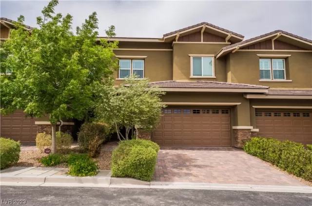 MLS: 2493489 Condo For Sale