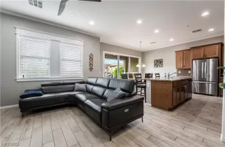 Photo #2: 2493489 Listing