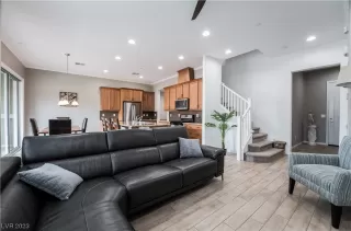 Photo #4: 2493489 Listing