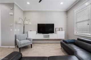 Photo #5: 2493489 Listing