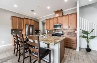 Photo #6: 2493489 Listing