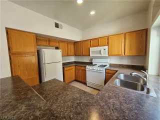 Photo #5: 2493513 Listing