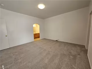 Photo #6: 2493513 Listing