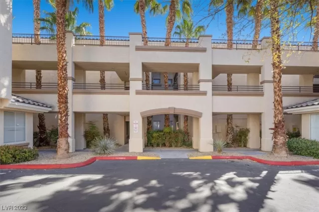 MLS: 2493520 Condo For Sale