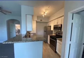 Photo #4: 2493520 Listing