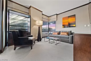 Photo #5: 2493539 Listing